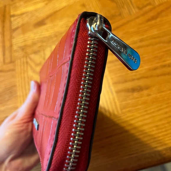 ♥️ Red Michael Kors Wallet♥️ - Picture 6 of 13